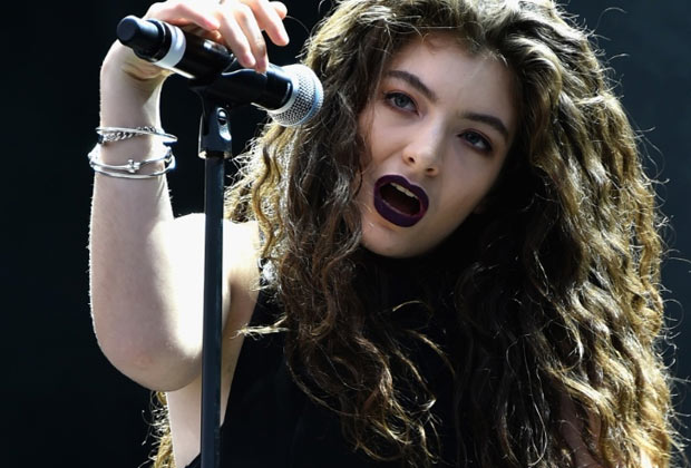 A cantora Lorde, no primeiro dia do Lollapalooza Chicago. (Imagem: Reprodução)