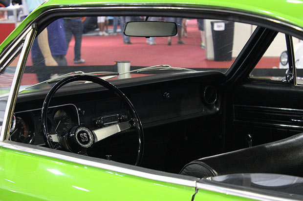 Detalhes internos do Opala - Carros clássicos no AutoEsporte ExpoShow (Foto: BestRadio Brasil)