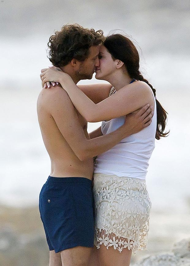 Bissexual? Namorado de Lana Del Rey viraliza na web em vídeos beijando  outros homens